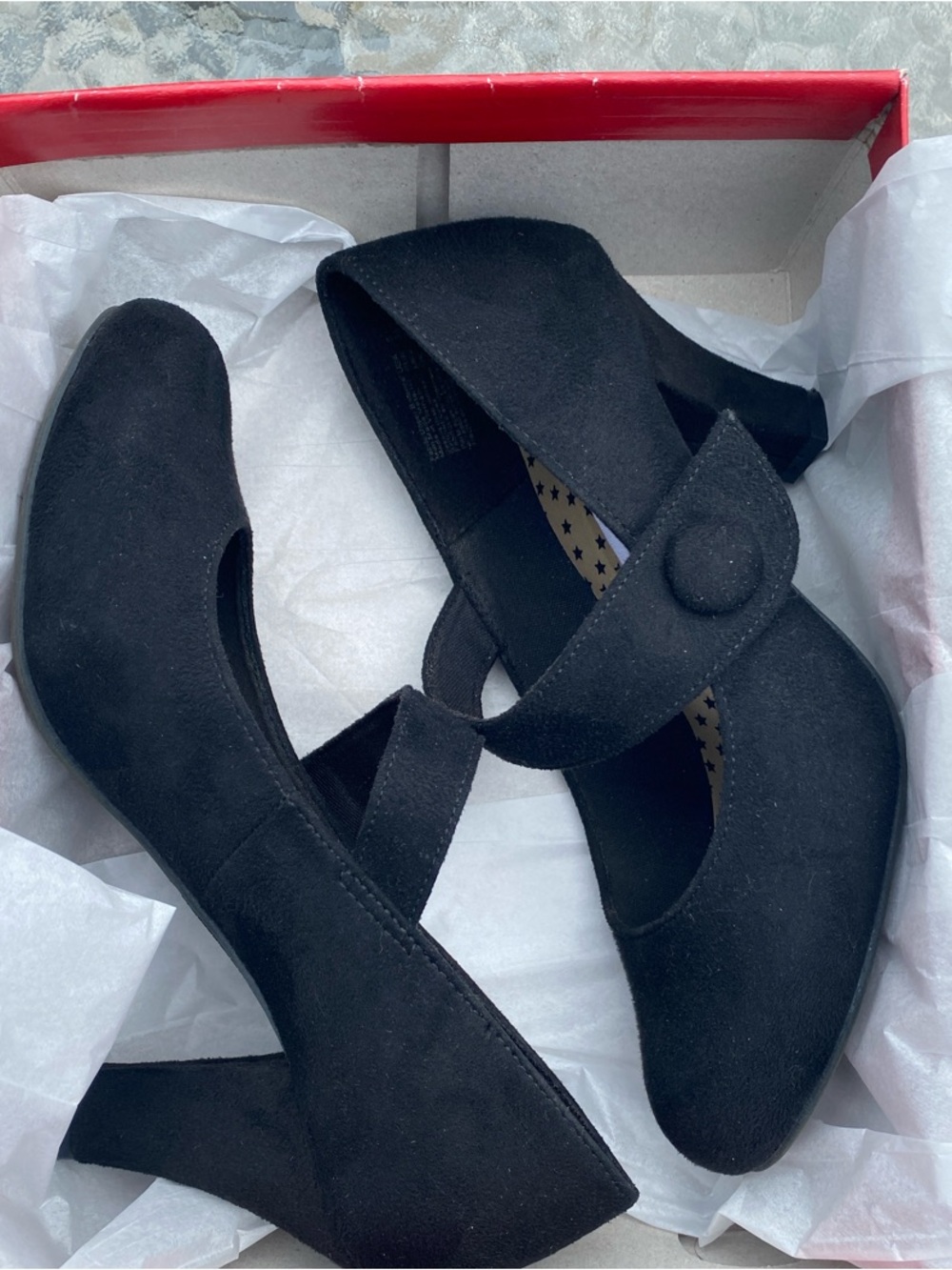 American Eagle Outfitters Black Mary Jane Heels  The perfect little black shoe